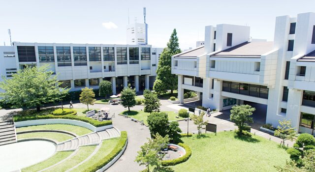 横浜商科大学